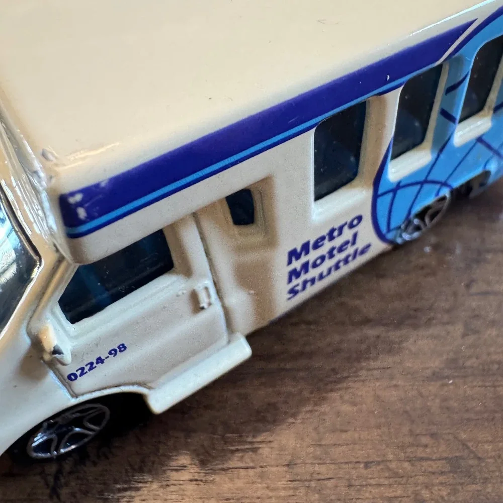 Matchbox Metro Motel Shuttle Bus 1998 White Blue Diecast 1:80 Scale 1970 EA